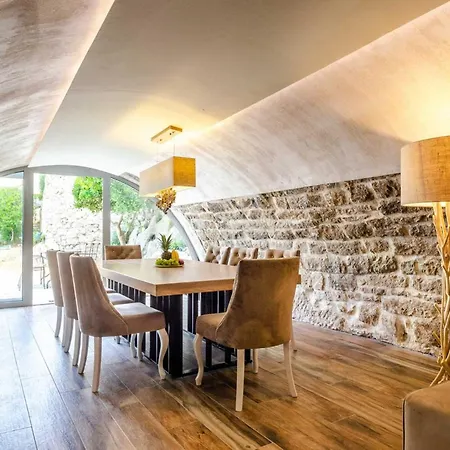 Villa Fantastic Seafront 4 Bedrooms Samostan Prestige Stunning Sea Views Enclosed Garden With Private Pool Korčula