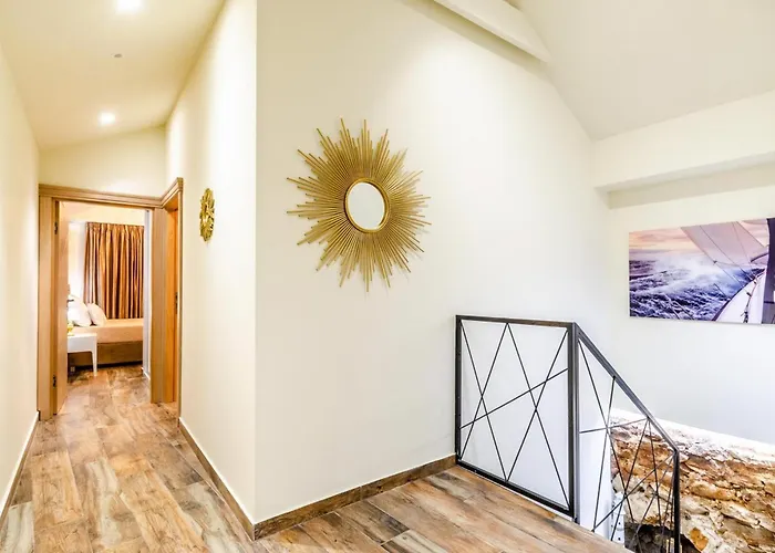 Fantastic Seafront 4 Bedrooms Samostan Prestige Stunning 코츌라