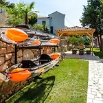 Fantastic Seafront 4 Bedrooms Samostan Prestige Stunning קורצולה