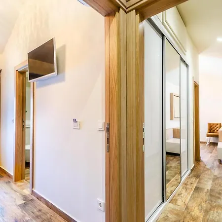 Fantastic Seafront 4 Bedrooms Samostan Prestige Stunning Vila