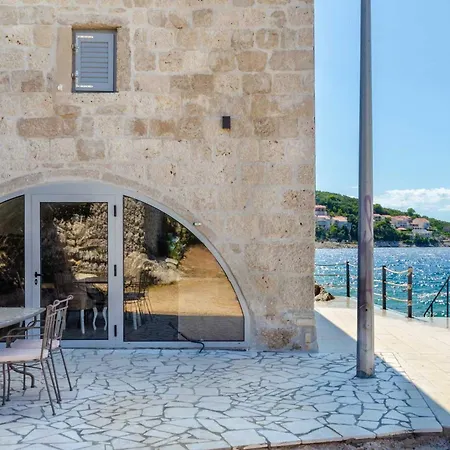 Fantastic Seafront 4 Bedrooms Samostan Prestige Stunning Sea Views Enclosed Garden With Private Pool *