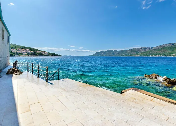 Fantastic Seafront 4 Bedrooms Samostan Prestige Stunning וילה *