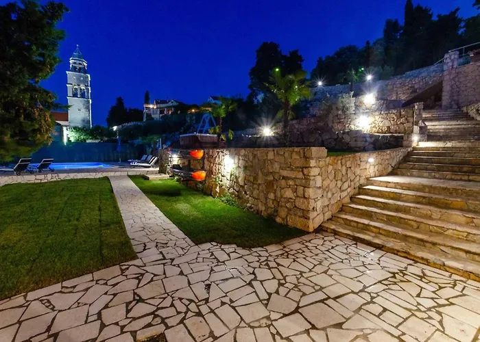 Fantastic Seafront 4 Bedrooms Samostan Prestige Stunning וילה