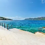 Fantastic Seafront 4 Bedrooms Samostan Prestige Stunning Vila *