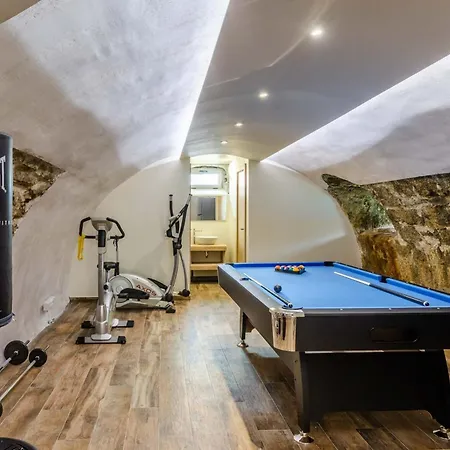 Fantastic Seafront 4 Bedrooms Samostan Prestige Stunning Vila *