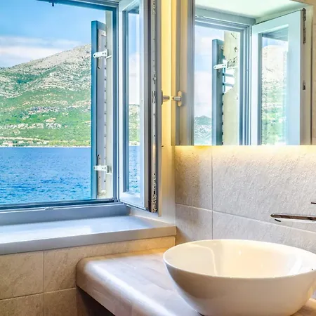 Villa Fantastic Seafront 4 Bedrooms Samostan Prestige Stunning Sea Views Enclosed Garden With Private Pool Korčula