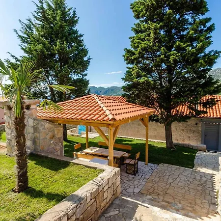 Fantastic Seafront 4 Bedrooms Samostan Prestige Stunning Sea Views Enclosed Garden With Private Pool * Korčula