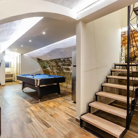 빌라 Fantastic Seafront 4 Bedrooms Samostan Prestige Stunning *