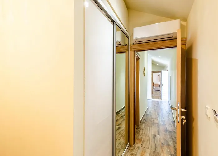 Fantastic Seafront 4 Bedrooms Samostan Prestige Stunning