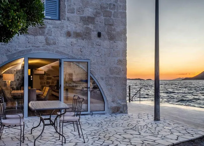 Fantastic Seafront 4 Bedrooms Samostan Prestige Stunning Villa